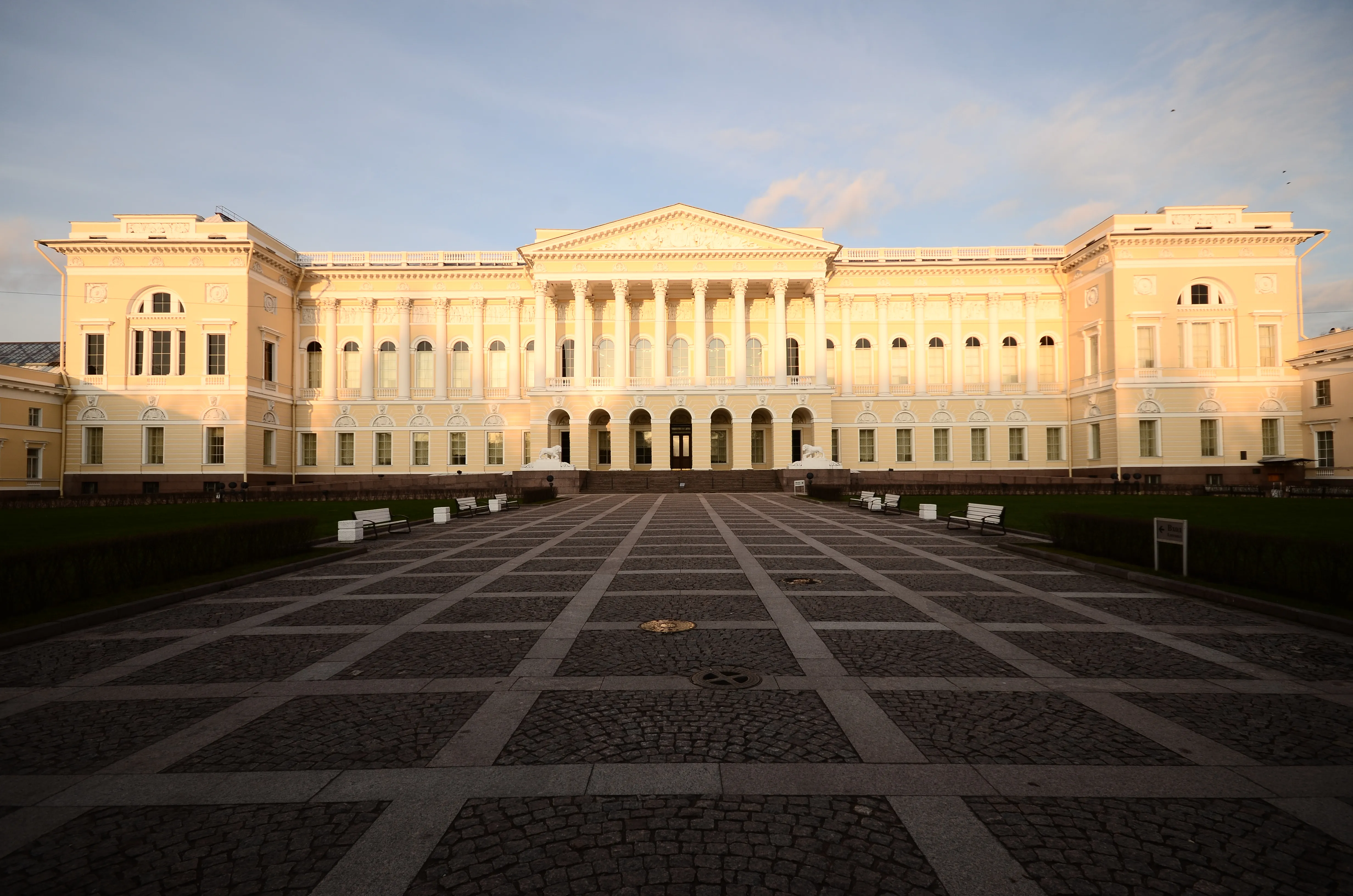 Southern facade. View from Inzhenernaya Street