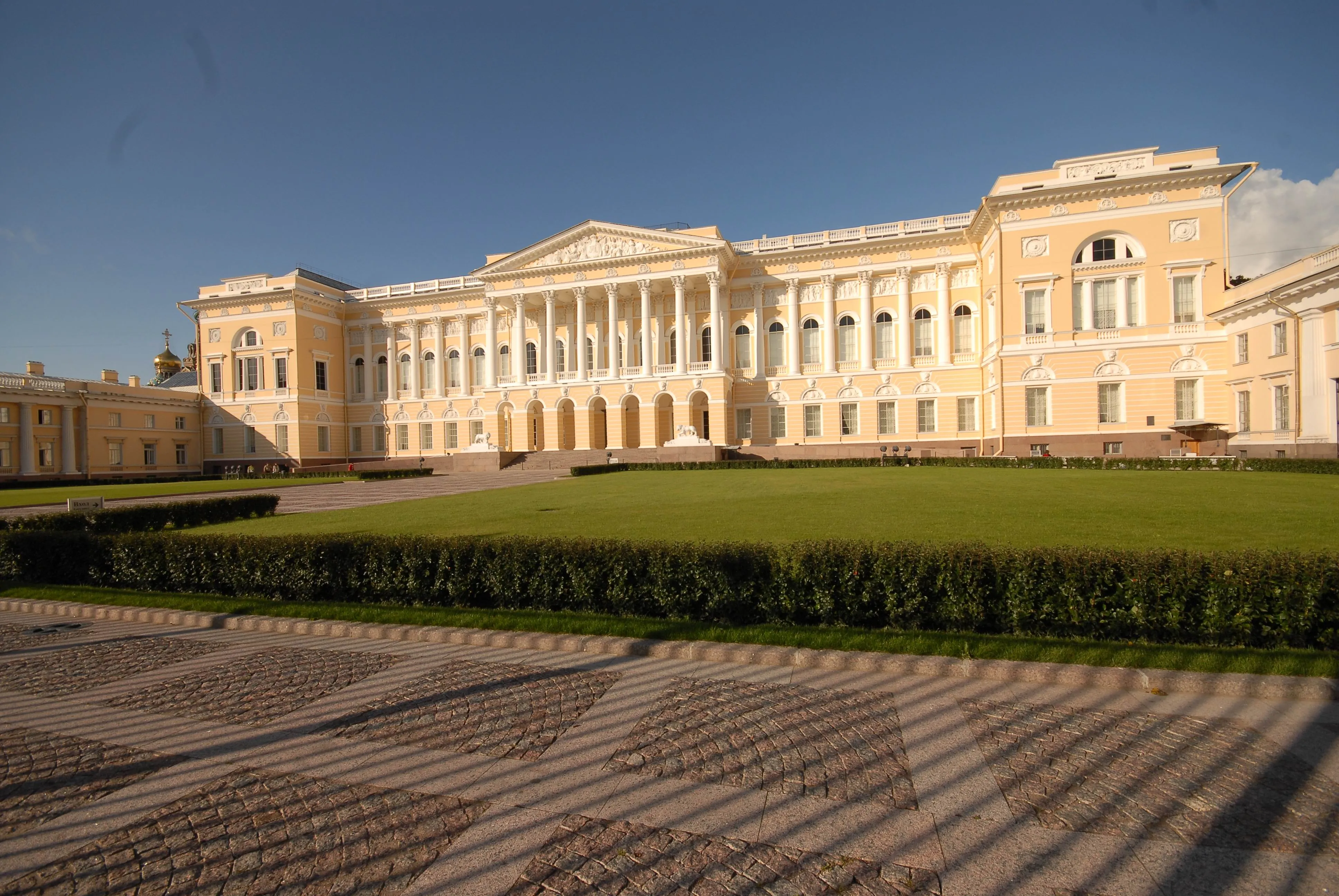 Southern facade. View from Inzhenernaya Street