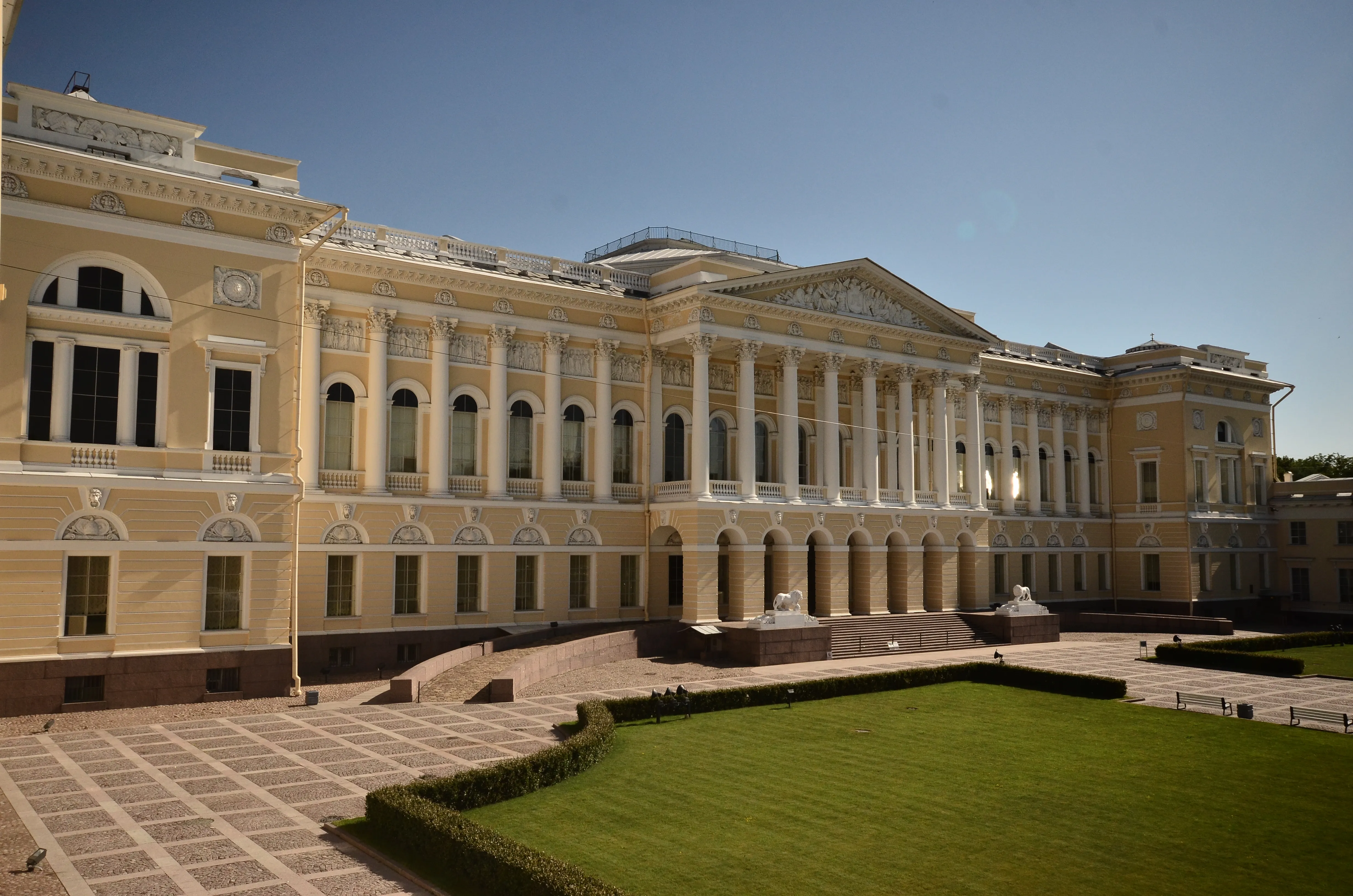 Southern facade. View from Inzhenernaya Street