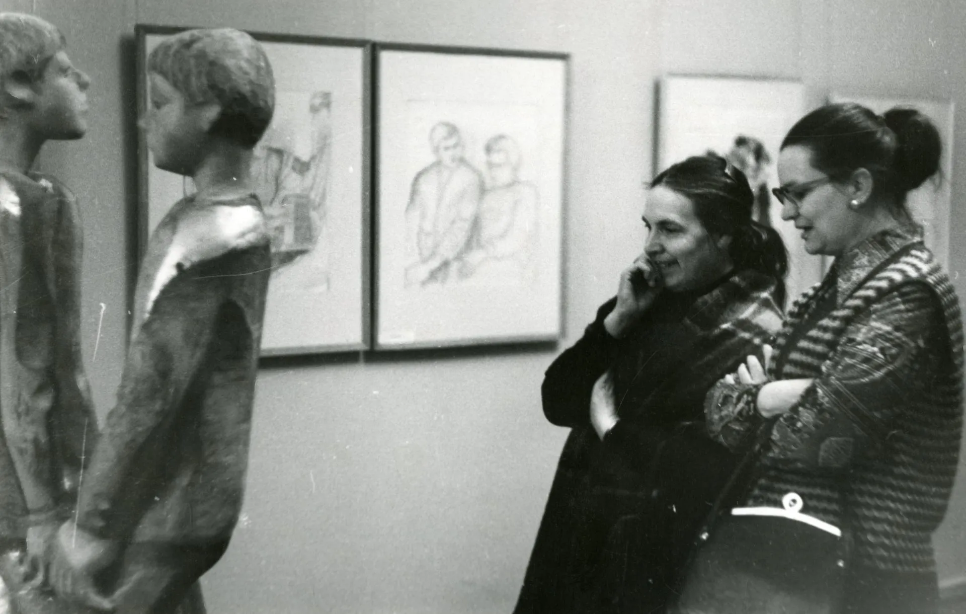 Tatyana Manturova at the opening of the Exhibition of New Acquisitions, beside Alla Pologova’s sculpture group Boys. 22 March 1978